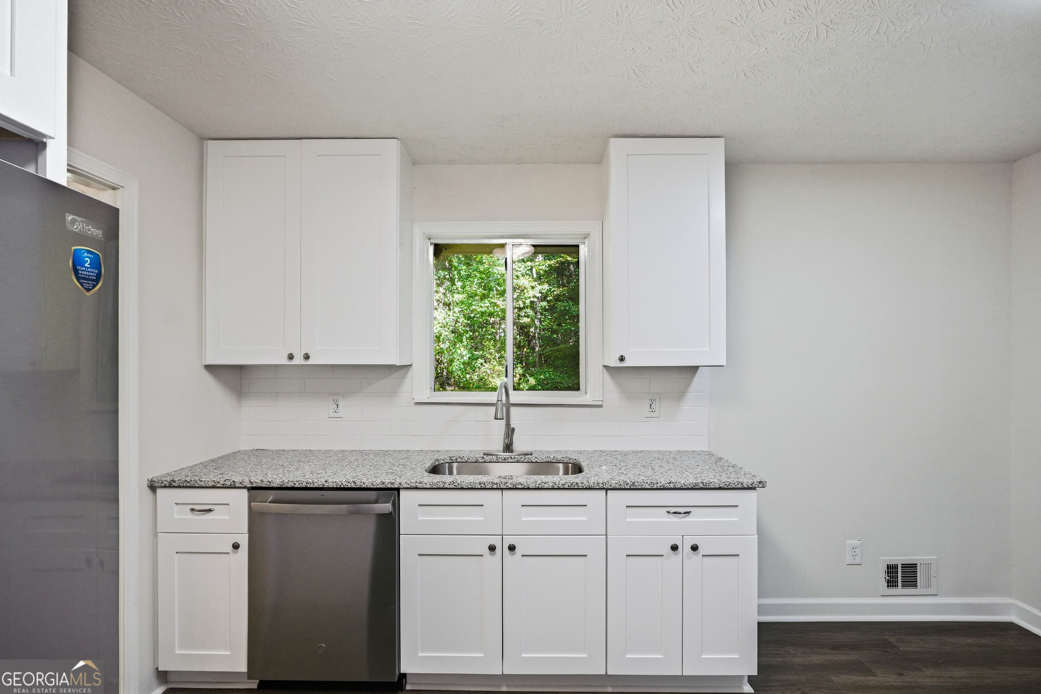 4 bedroom, 2 bathroom, 1,967 sq ft single family residence for sale at 7052 Lodgepole Drive, Morrow, GA 30260 — photo 10