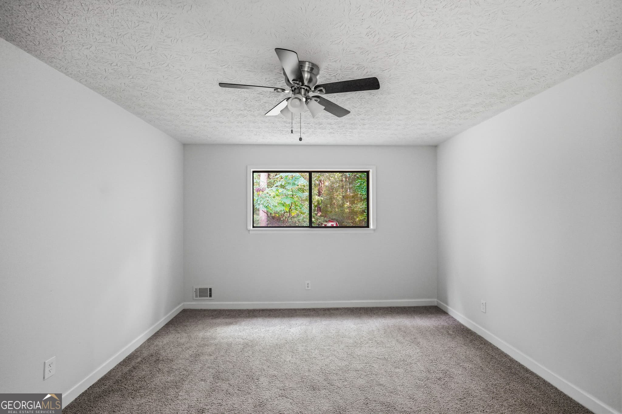 4 bedroom, 2 bathroom, 1,967 sq ft single family residence for sale at 7052 Lodgepole Drive, Morrow, GA 30260 — photo 4