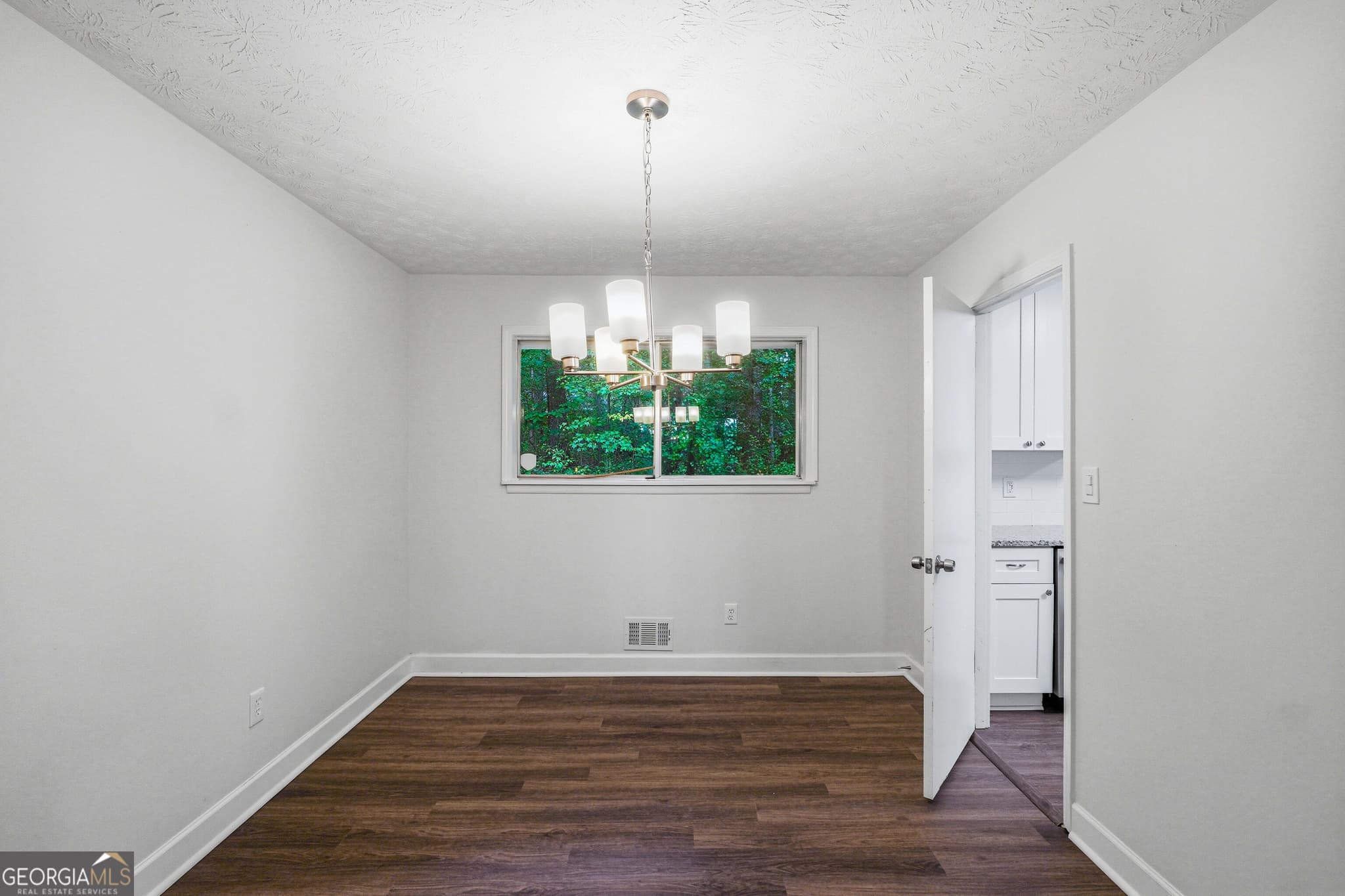 4 bedroom, 2 bathroom, 1,967 sq ft single family residence for sale at 7052 Lodgepole Drive, Morrow, GA 30260 — photo 8