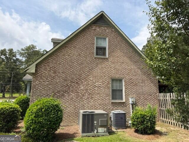4 bedroom, 2 bathroom, 1,482 sq ft single family residence for sale at 324 Lumpkin Street, Thomson, GA 30824 — photo 5