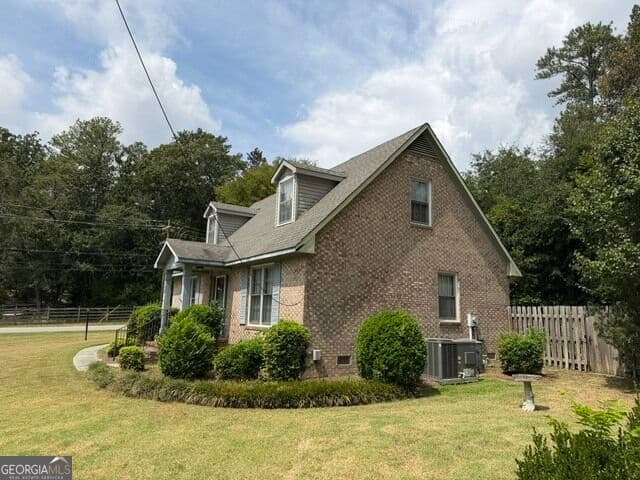 4 bedroom, 2 bathroom, 1,482 sq ft single family residence for sale at 324 Lumpkin Street, Thomson, GA 30824 — photo 4