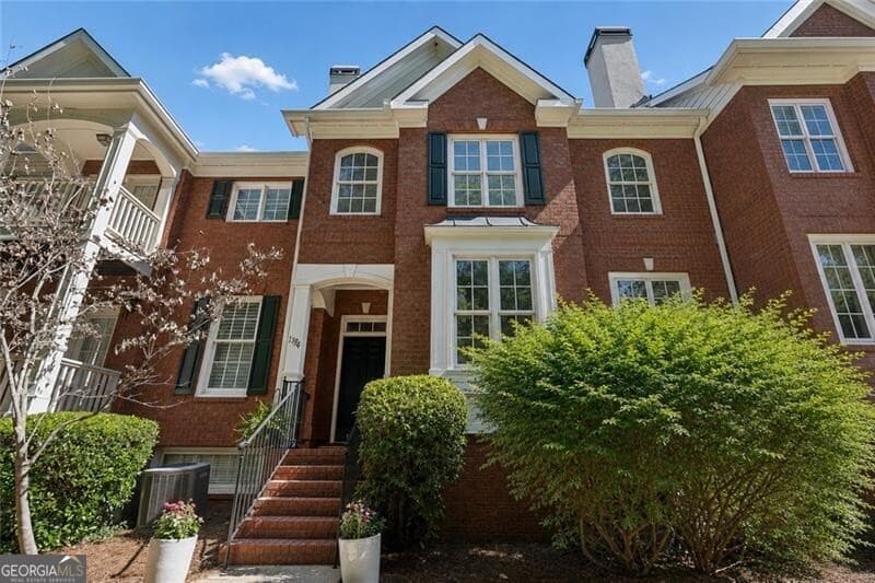 3 bedroom, 3.5 bathroom, 2,178 sq ft townhouse sold at 1194 Brookhaven Glen, Atlanta, GA 30319