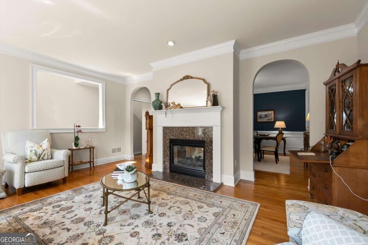 3 bedroom, 3.5 bathroom, 2,704 sq ft townhouse for sale at 184 Mystic Court, Sandy Springs, GA 30342 — photo 7