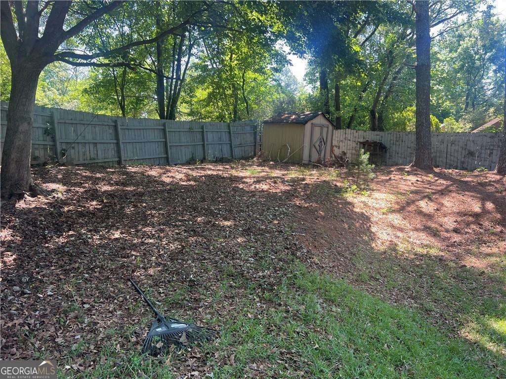 3 bedroom, 2 bathroom, 1,436 sq ft single family residence for sale at 1315 Warsaw Road, Roswell, GA 30076 — photo 4