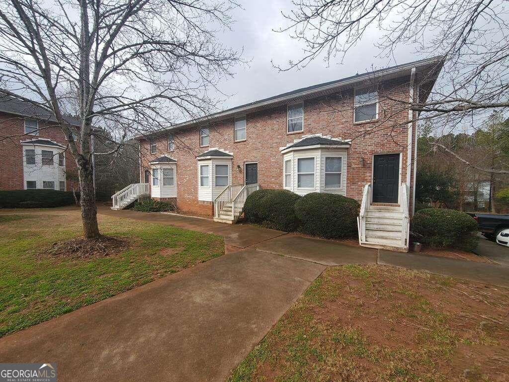 5 bedroom, 4 bathroom, 3,692 sq ft townhouse for rent at 1850 Cedar Shoals Drive C1, Athens, GA 30605 for $2,200 a month — photo 2