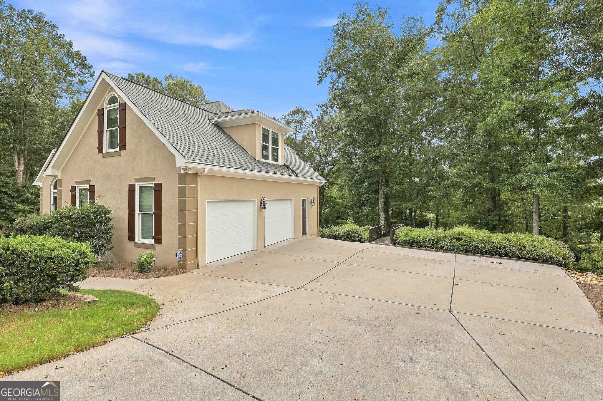 5 bedroom, 4.5 bathroom, 5,884 sq ft single family residence for sale at 265 Broadmoor Drive, Fayetteville, GA 30215 — photo 5