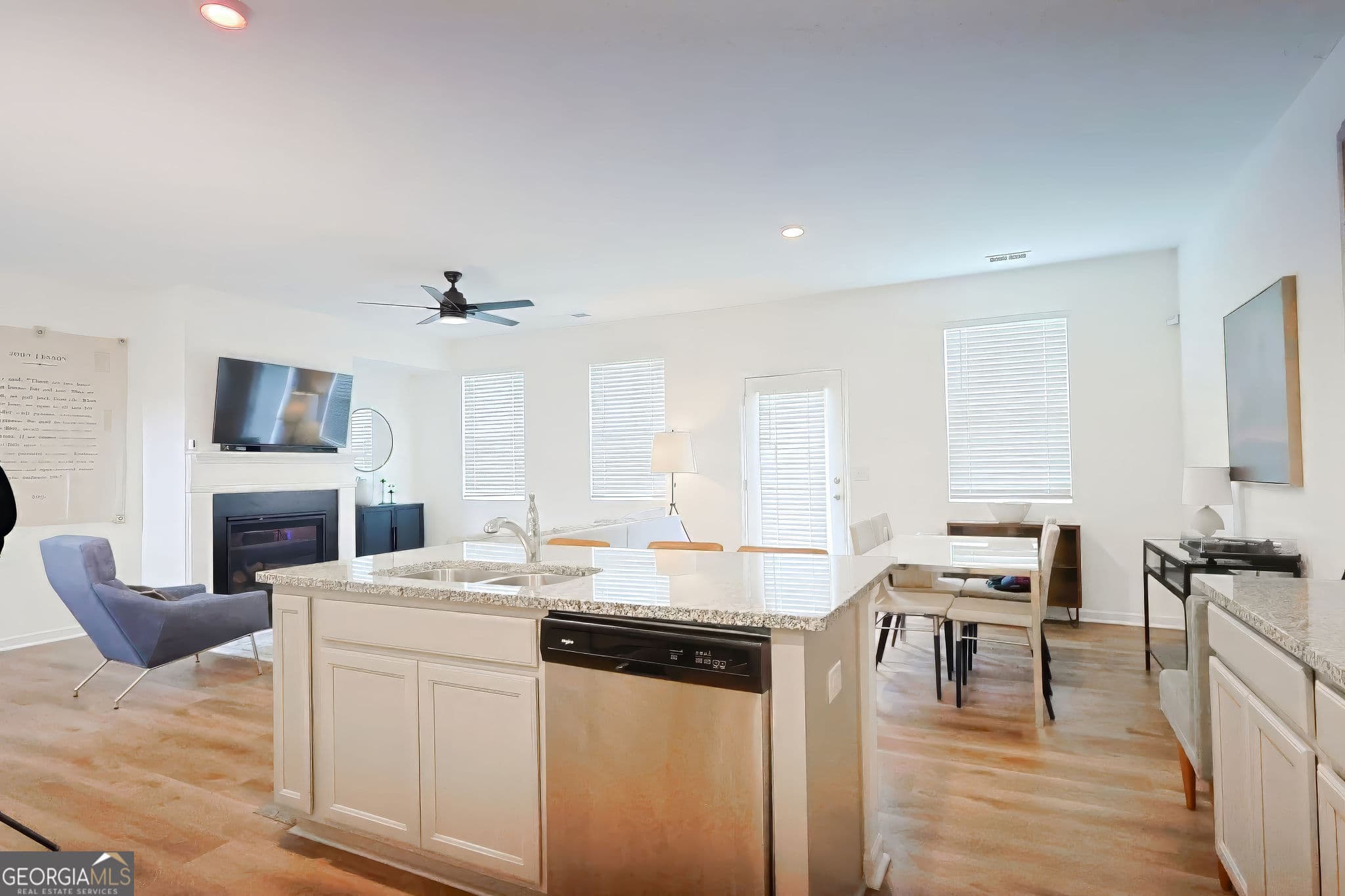 3 bedroom, 2.5 bathroom, 1,832 sq ft townhouse for sale at 5630 Flint Lane, Cumming, GA 30028 — photo 7