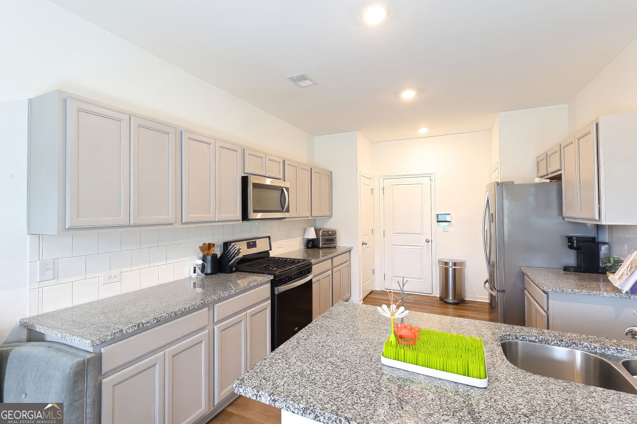 3 bedroom, 2.5 bathroom, 1,832 sq ft townhouse for sale at 5630 Flint Lane, Cumming, GA 30028 — photo 8
