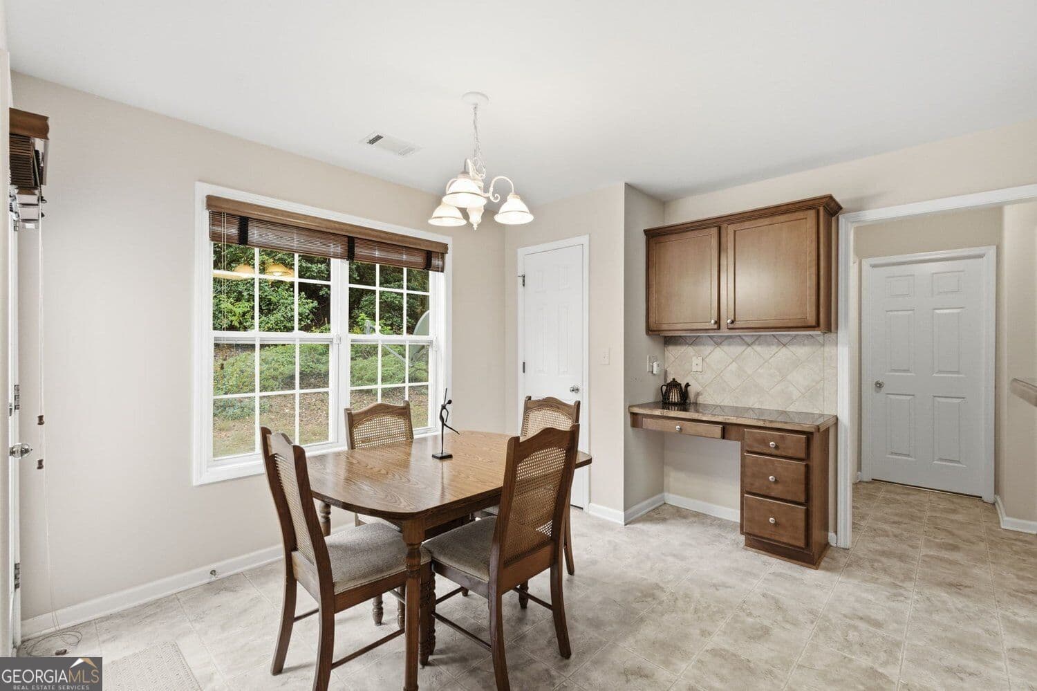 4 bedroom, 3 bathroom, 2,586 sq ft single family residence for sale at 6125 Mulberry Park Drive, Braselton, GA 30517 — photo 9