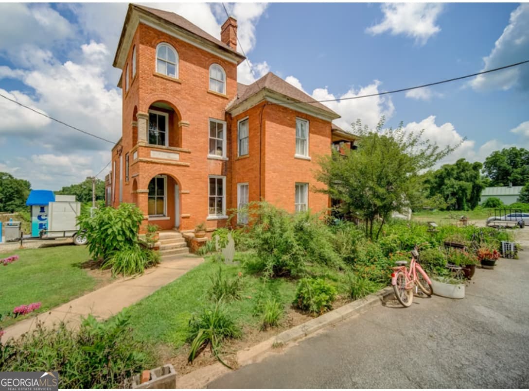 2 bedroom, 2 bathroom, 1,450 sq ft mixed use for sale at 1108 Reville, Greenville, GA 30222
