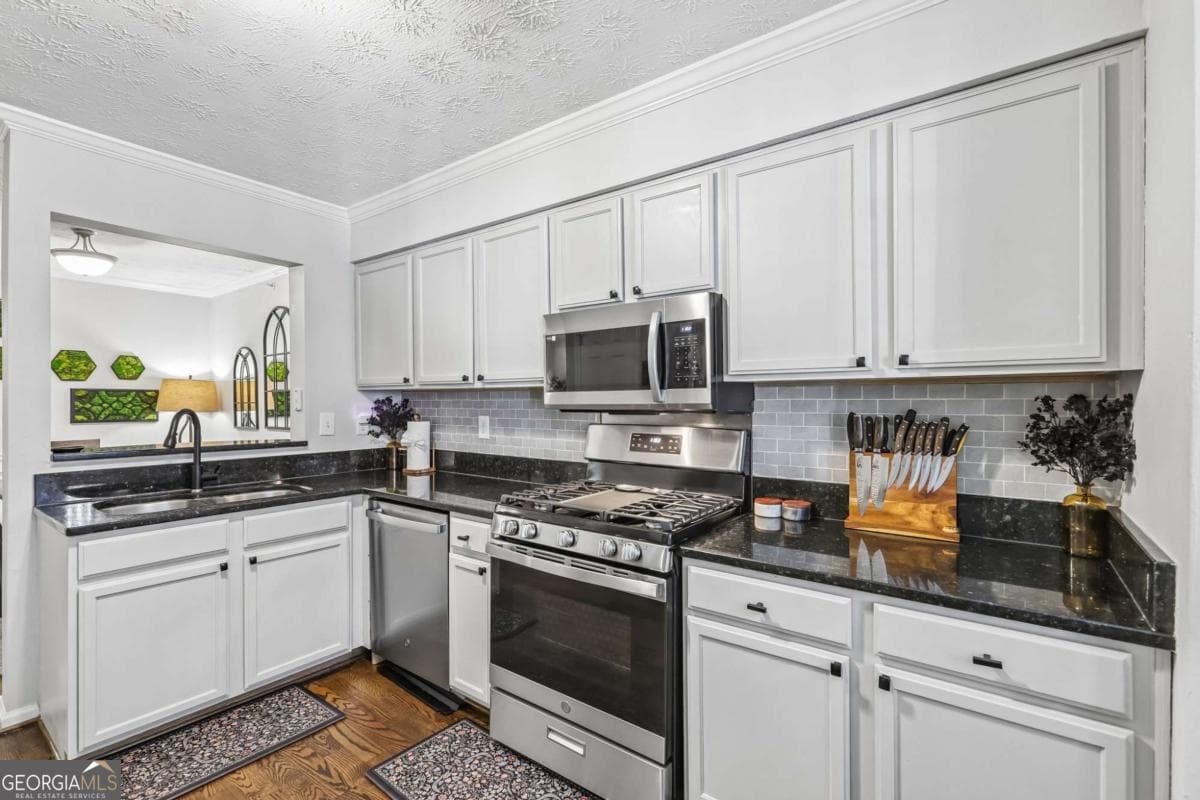 2 bedroom, 2 bathroom, 1,236 sq ft condominium for sale at 3940 Riverlook Parkway 101, Marietta, GA 30067 — photo 6