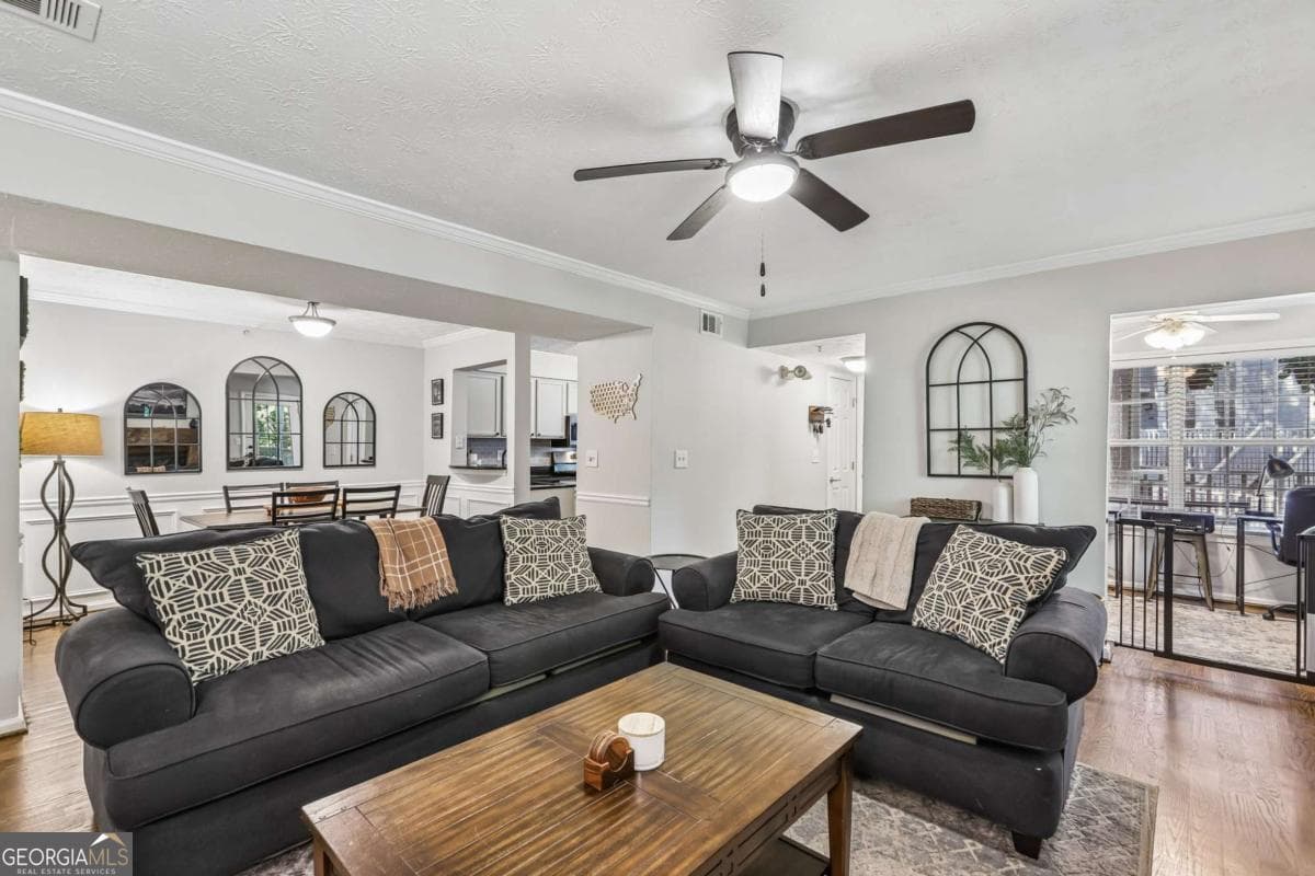 2 bedroom, 2 bathroom, 1,236 sq ft condominium for sale at 3940 Riverlook Parkway 101, Marietta, GA 30067 — photo 3