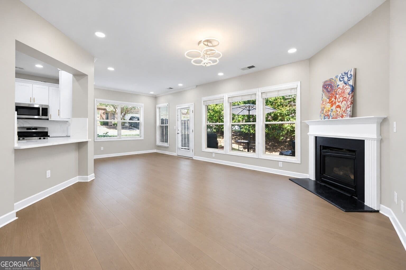 5 bedroom, 3.5 bathroom, 2,183 sq ft townhouse for sale at 13479 Gardiner Lane, Milton, GA 30004 — photo 6