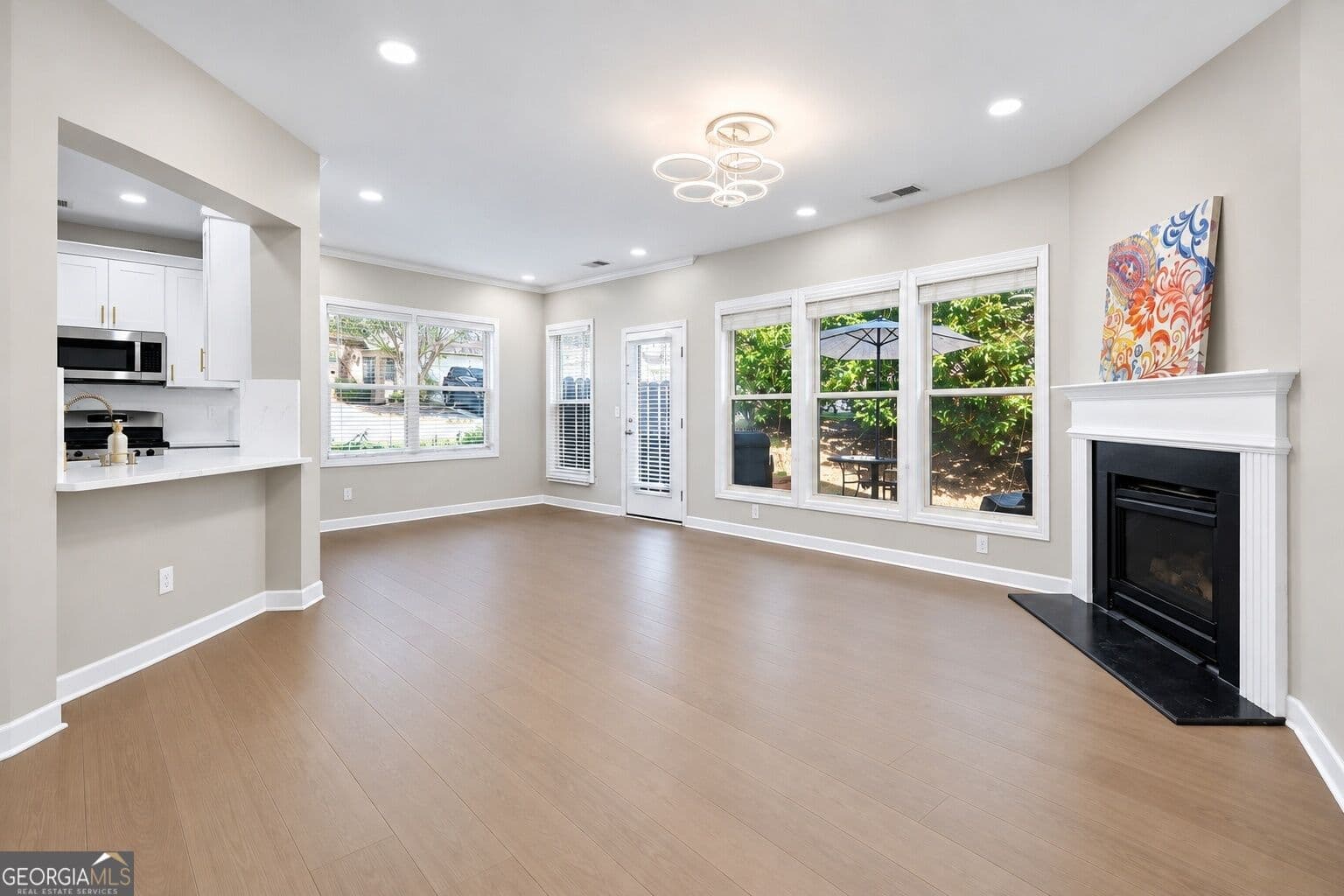 5 bedroom, 3.5 bathroom, 2,183 sq ft townhouse for sale at 13479 Gardiner Lane, Milton, GA 30004 — photo 7