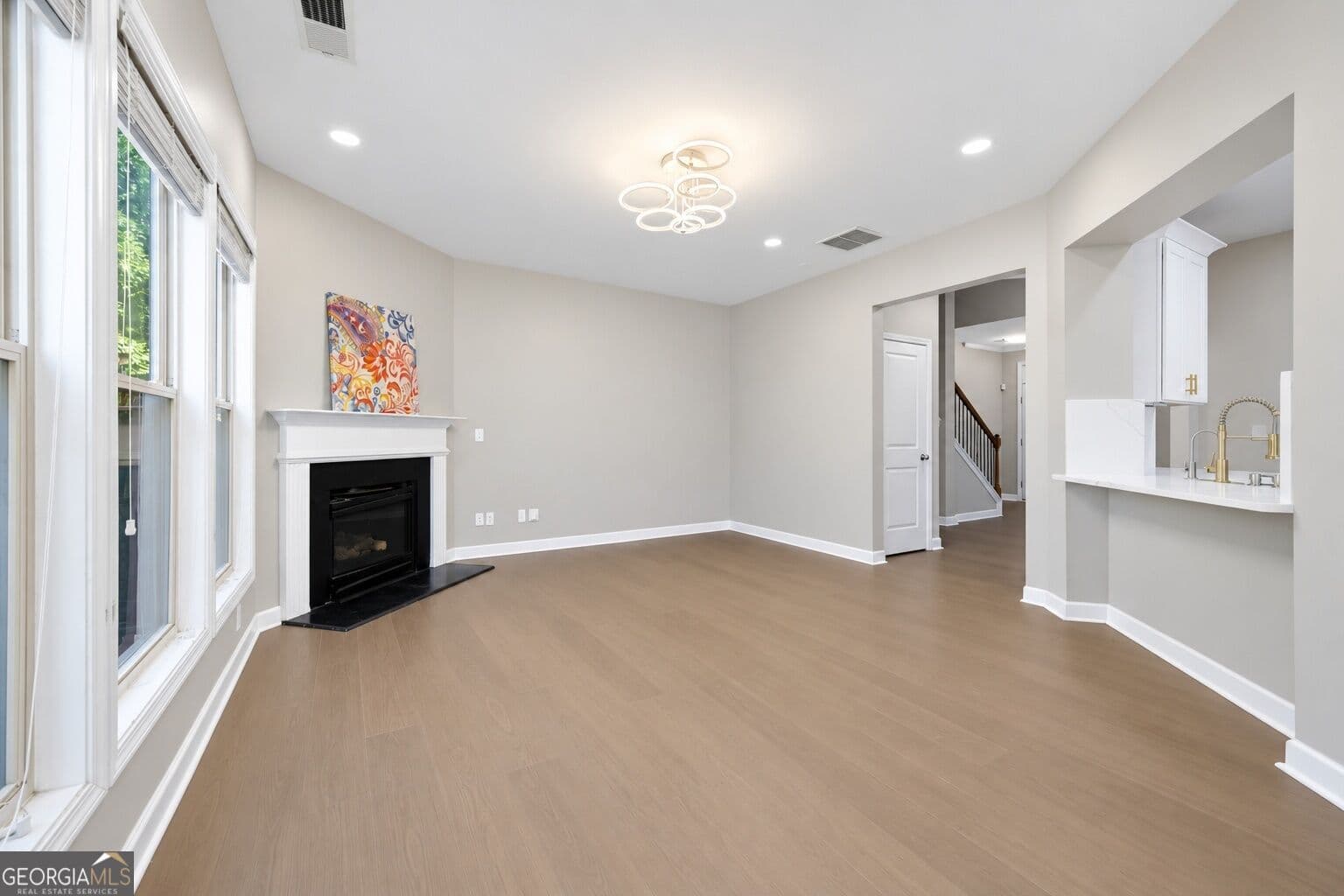 5 bedroom, 3.5 bathroom, 2,183 sq ft townhouse for sale at 13479 Gardiner Lane, Milton, GA 30004 — photo 5