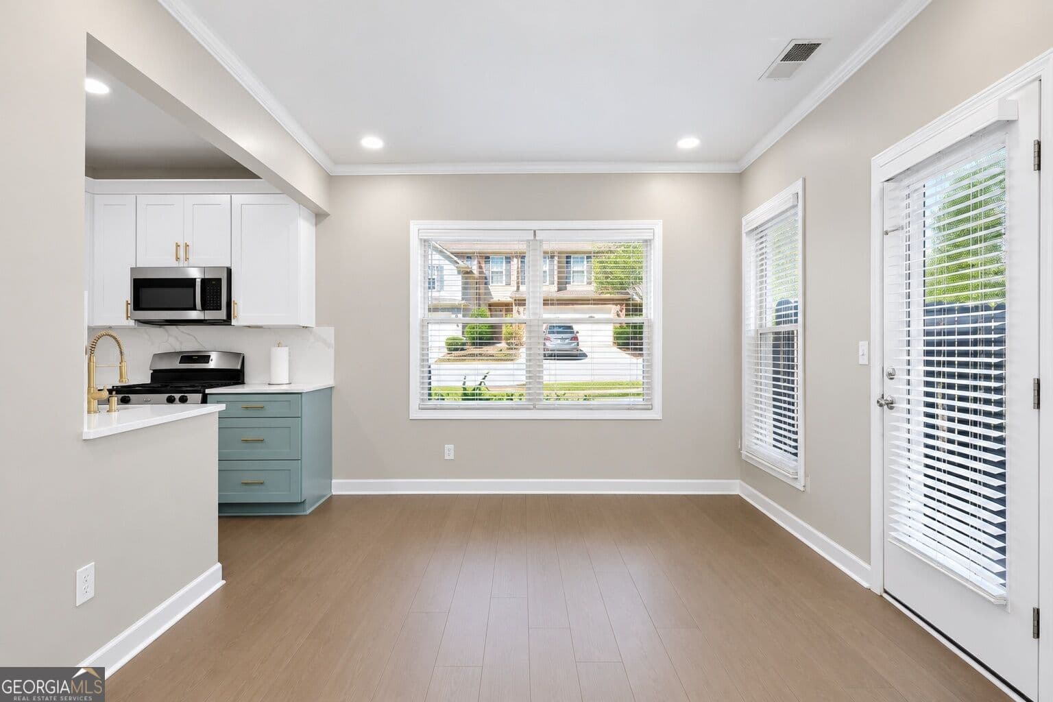 5 bedroom, 3.5 bathroom, 2,183 sq ft townhouse for sale at 13479 Gardiner Lane, Milton, GA 30004 — photo 8