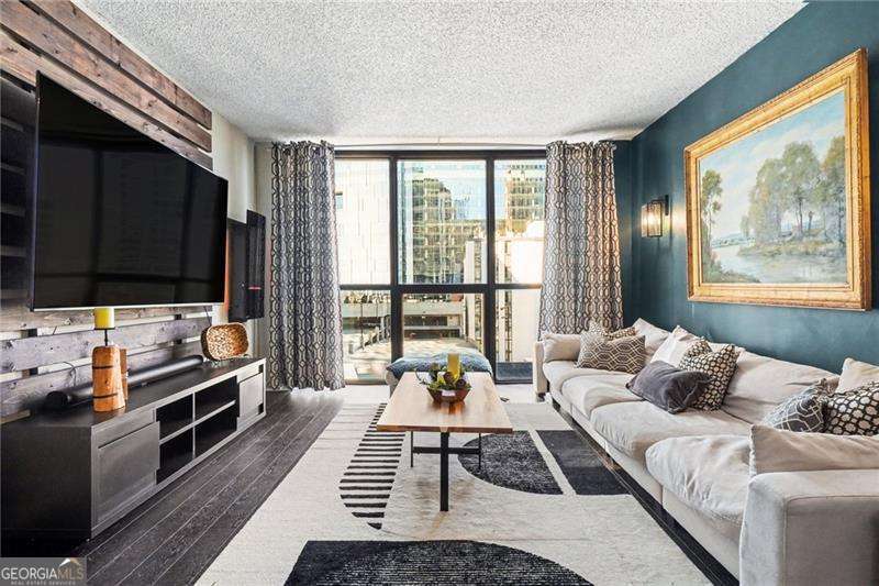 1 bedroom, 1 bathroom, 625 sq ft condominium for sale at 1280 W Peachtree Street 1513, Atlanta, GA 30309 — photo 2