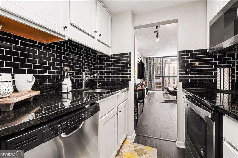 1 bedroom, 1 bathroom, 625 sq ft condominium for sale at 1280 W Peachtree Street 1513, Atlanta, GA 30309 — photo 6