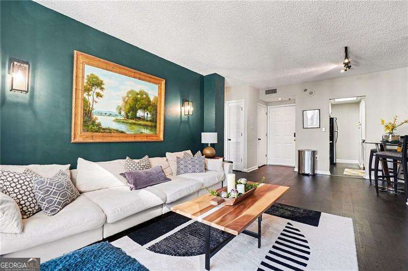 1 bedroom, 1 bathroom, 625 sq ft condominium for sale at 1280 W Peachtree Street 1513, Atlanta, GA 30309 — photo 3