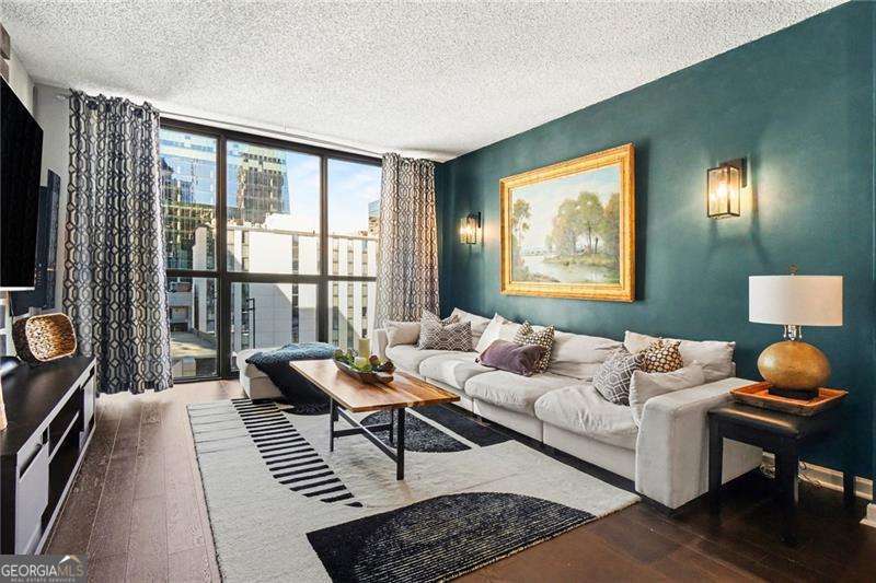1 bedroom, 1 bathroom, 625 sq ft condominium for sale at 1280 W Peachtree Street 1513, Atlanta, GA 30309 — photo 1 of 18