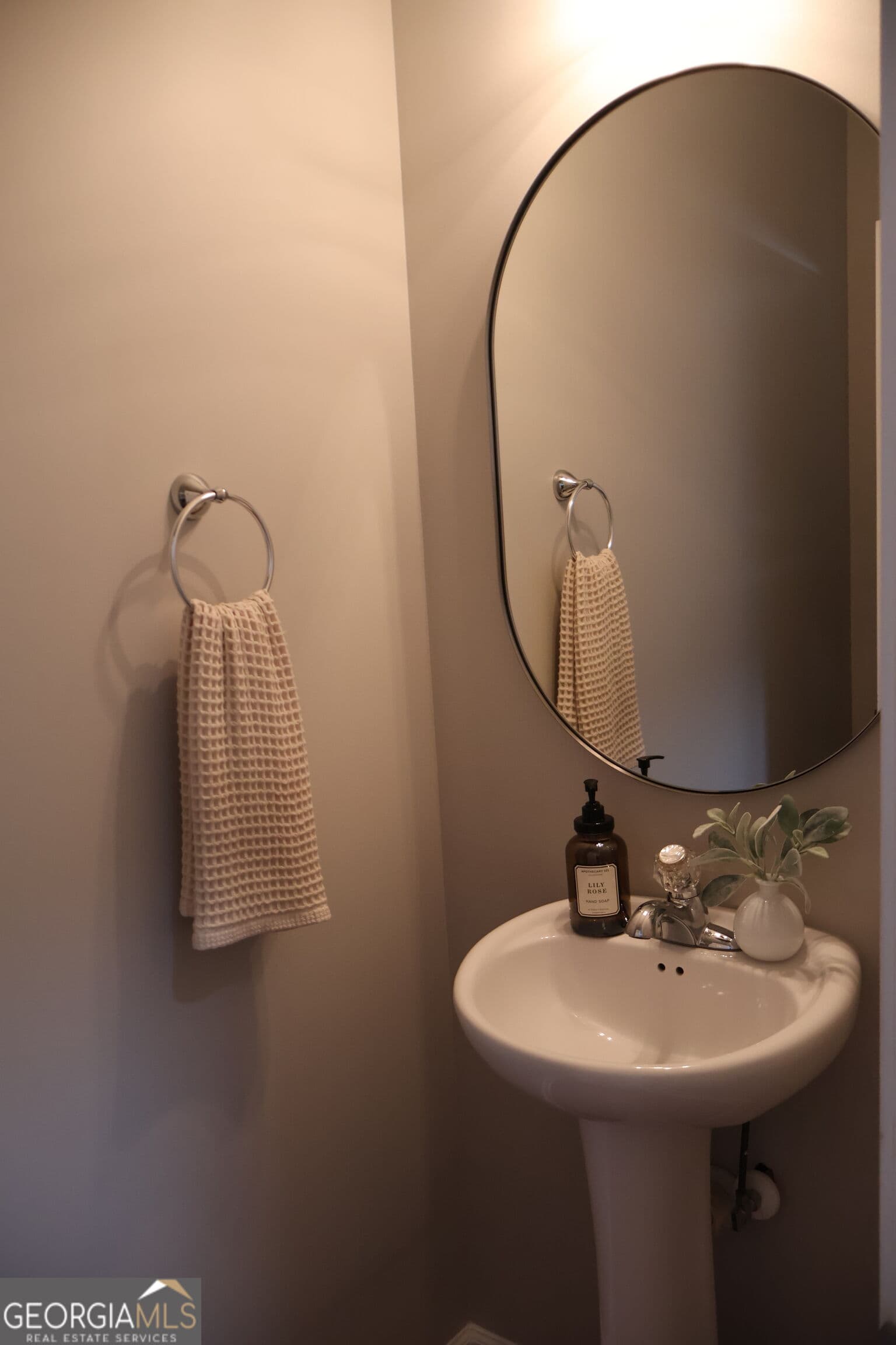 3 bedroom, 2.5 bathroom, 1,692 sq ft townhouse for sale at 4685 Beacon Ridge Lane C, Flowery Branch, GA 30542 — photo 7