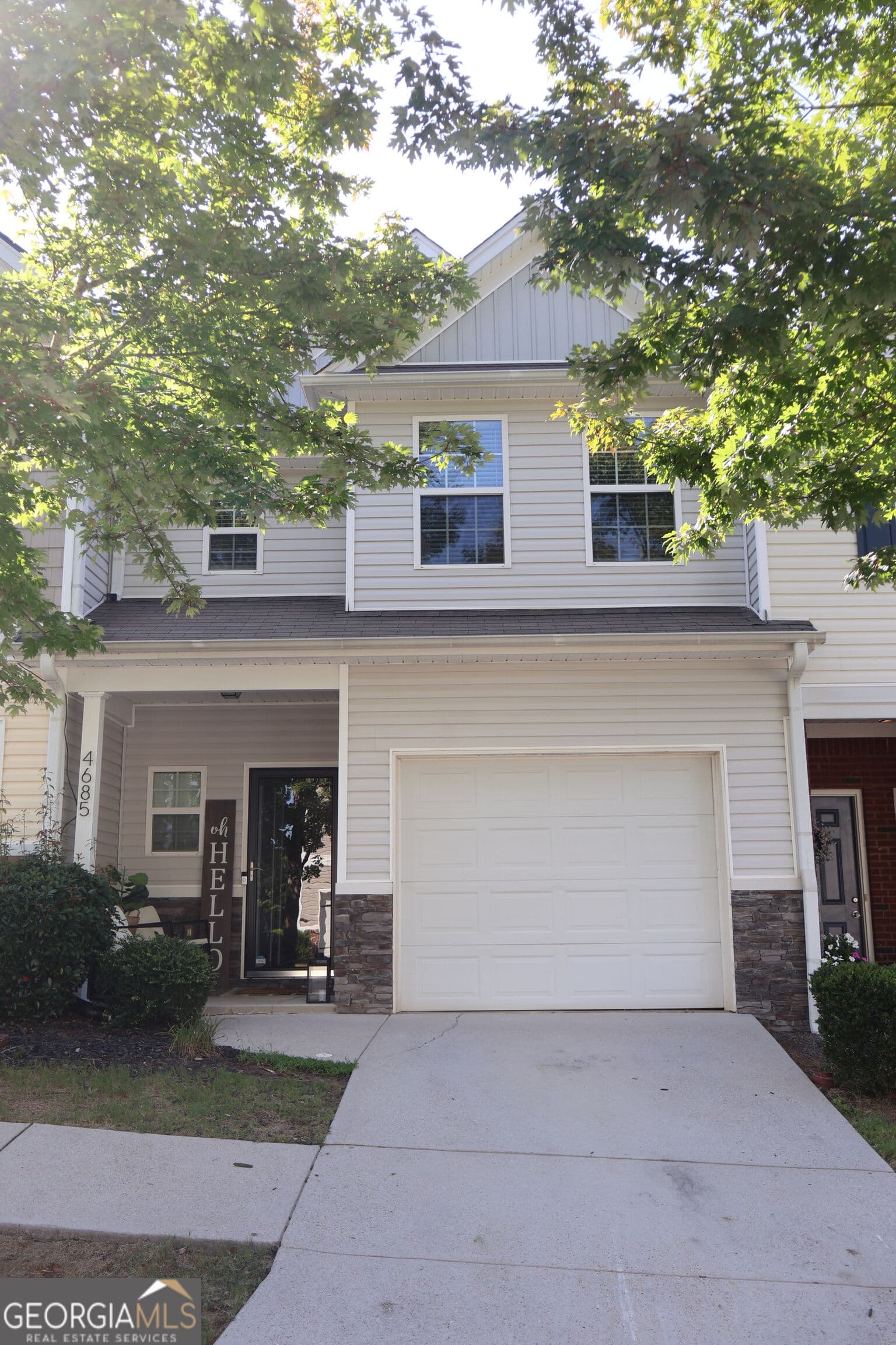 3 bedroom, 2.5 bathroom, 1,692 sq ft townhouse for sale at 4685 Beacon Ridge Lane C, Flowery Branch, GA 30542 — photo 1 of 21