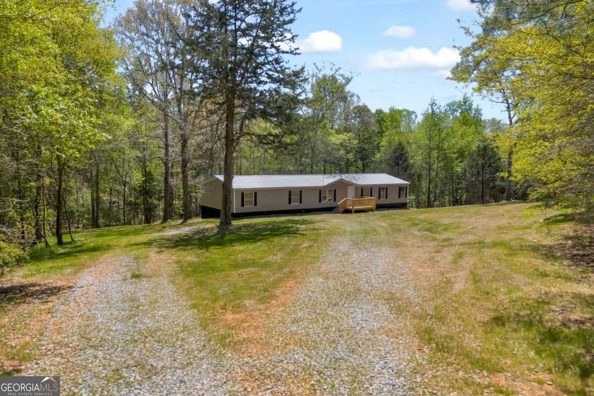 4 bedroom, 2 bathroom, 2,128 sq ft manufactured home,single family residence for sale at 1715 Faye Carey Road, Danielsville, GA 30633 — photo 2