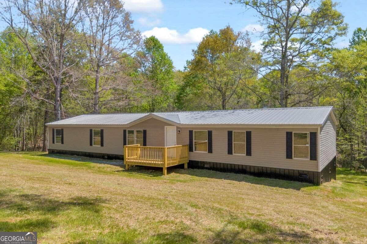 4 bedroom, 2 bathroom, 2,128 sq ft manufactured home,single family residence for sale at 1715 Faye Carey Road, Danielsville, GA 30633 — photo 5