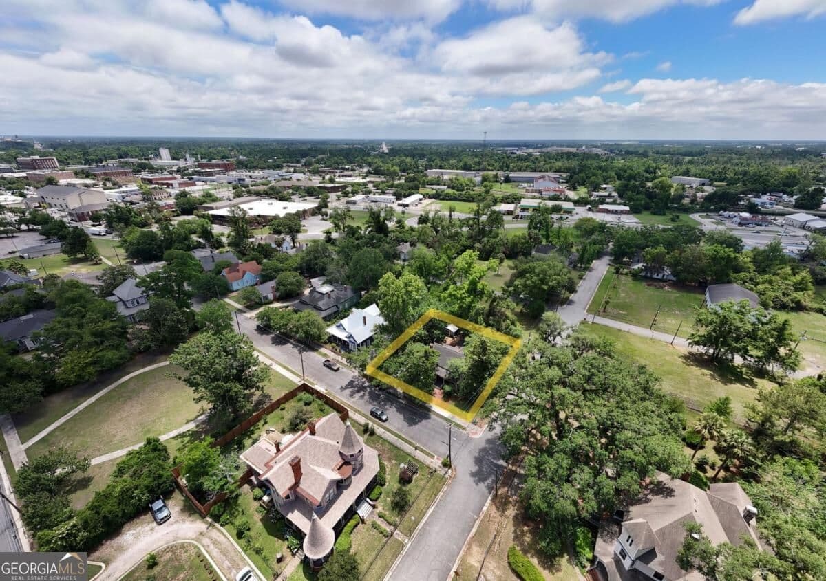 2 bedroom, 1 bathroom single family residence for sale at 417 Central Place, Valdosta, GA 31601 — photo 8
