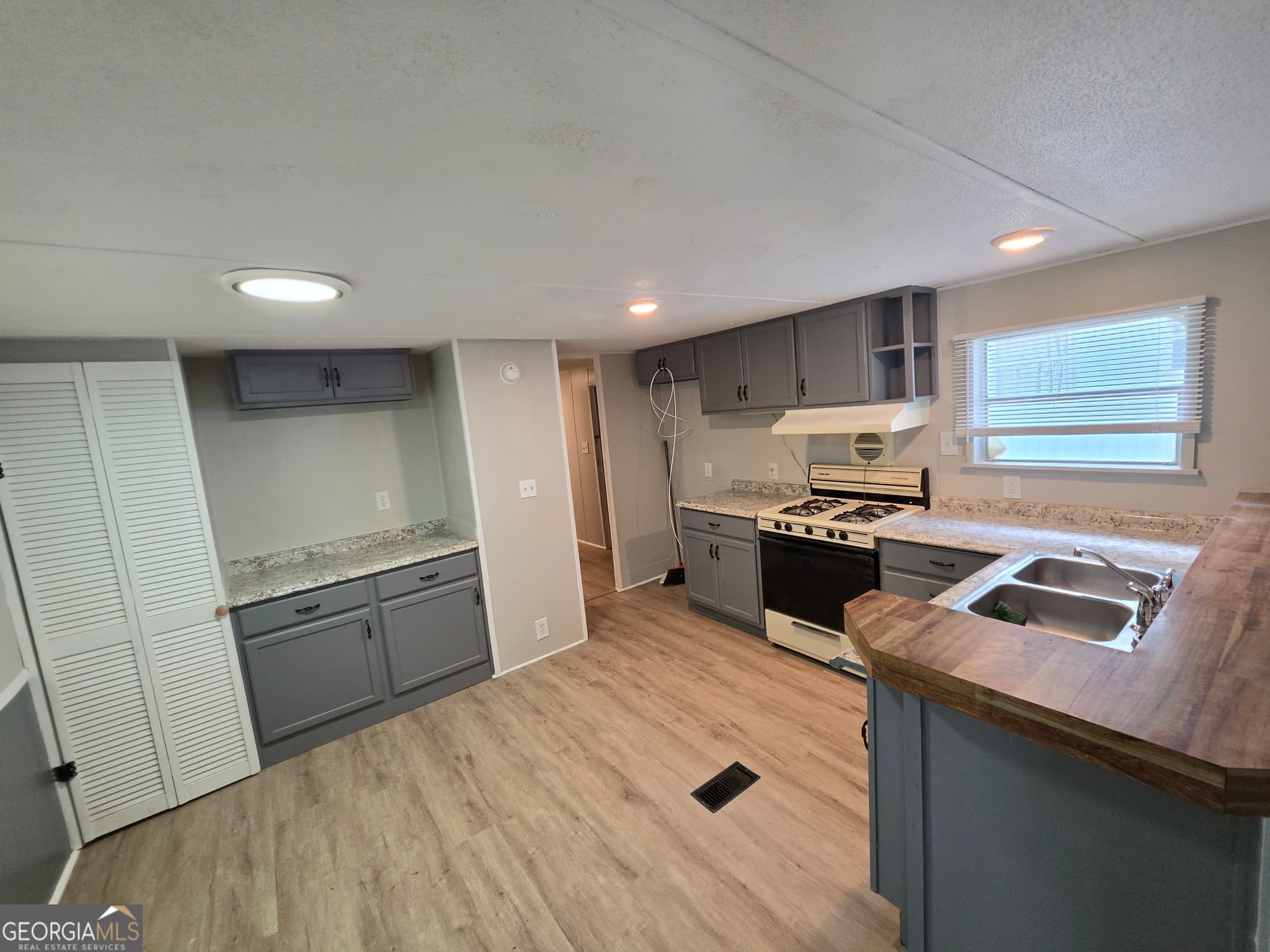2 bedroom, 1 bathroom, 784 sq ft manufactured home,single family residence for sale at 109 Oconee Circle, Eatonton, GA 31024 — photo 6