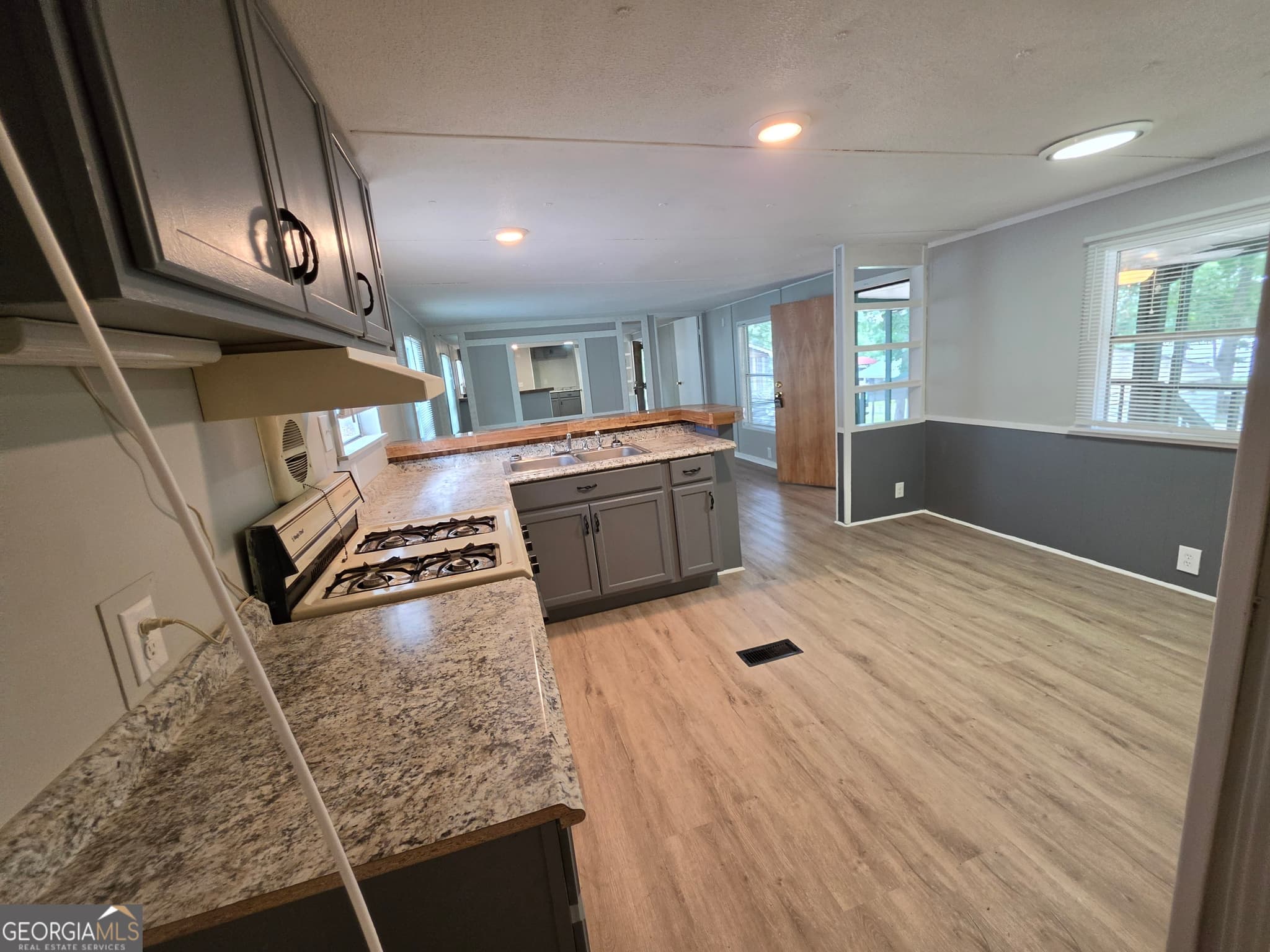 2 bedroom, 1 bathroom, 784 sq ft manufactured home,single family residence for sale at 109 Oconee Circle, Eatonton, GA 31024 — photo 7