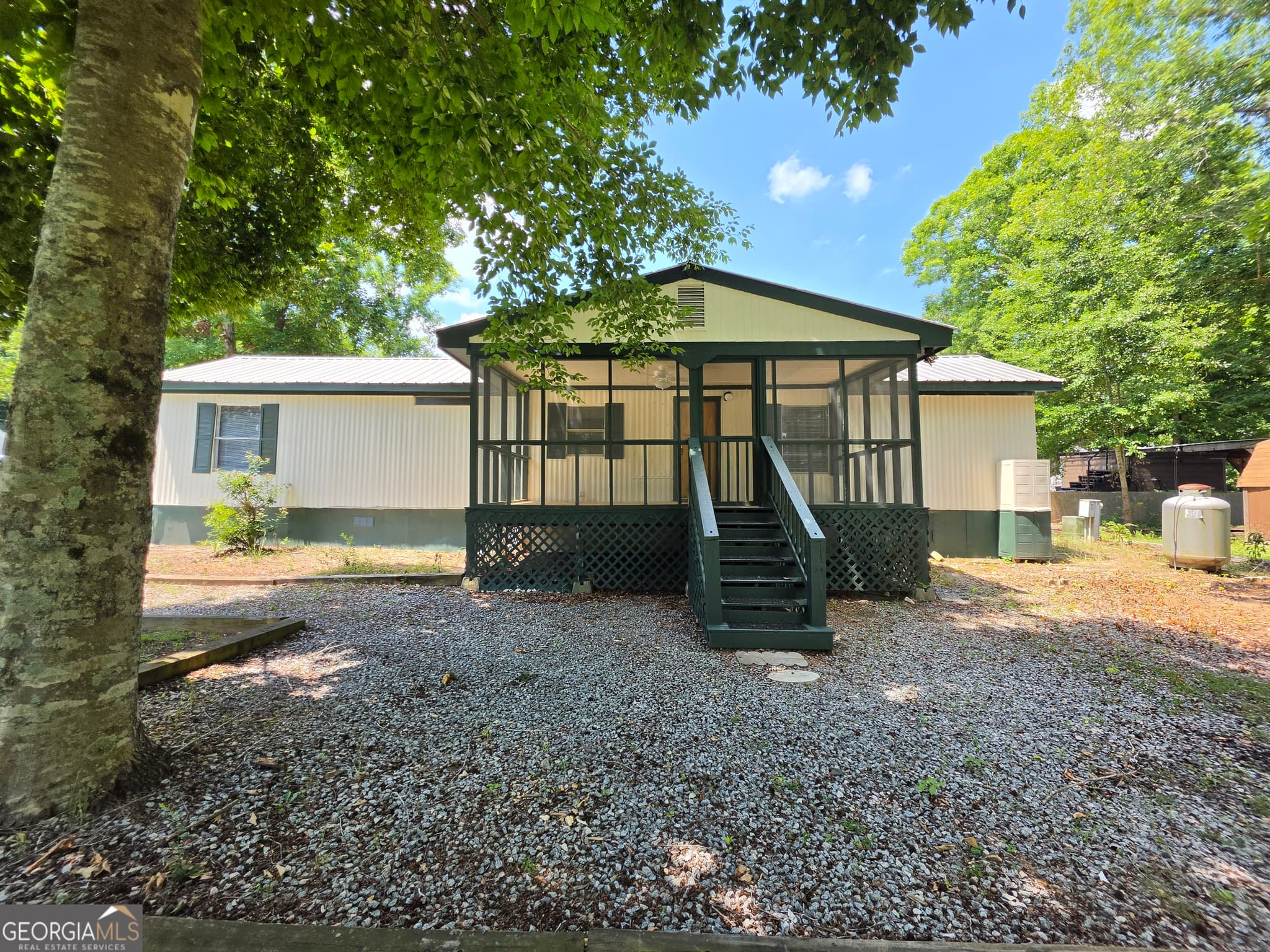 2 bedroom, 1 bathroom, 784 sq ft manufactured home,single family residence for sale at 109 Oconee Circle, Eatonton, GA 31024 — photo 1 of 26