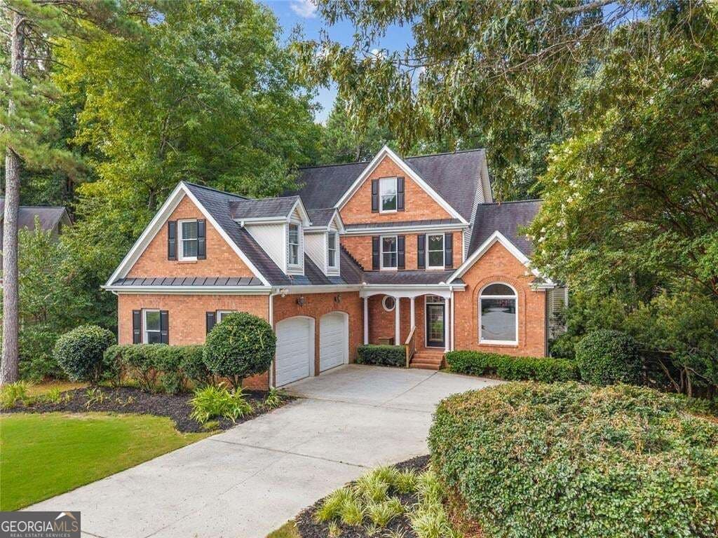 5 bedroom, 3.5 bathroom, 4,432 sq ft single family residence for sale at 395 Amberbrook Circle, Grayson, GA 30017 — photo 2
