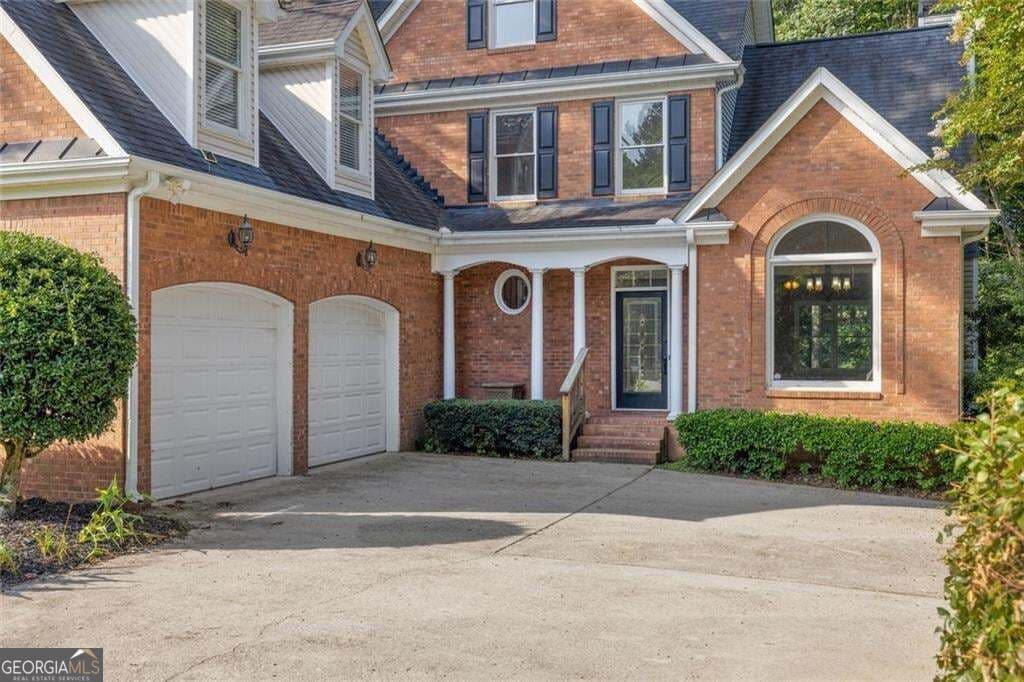 5 bedroom, 3.5 bathroom, 4,432 sq ft single family residence for sale at 395 Amberbrook Circle, Grayson, GA 30017 — photo 3