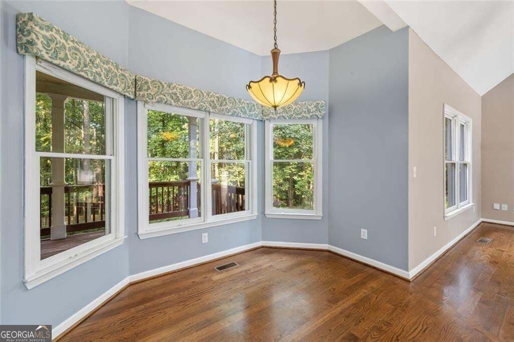 5 bedroom, 3.5 bathroom, 4,432 sq ft single family residence for sale at 395 Amberbrook Circle, Grayson, GA 30017 — photo 9