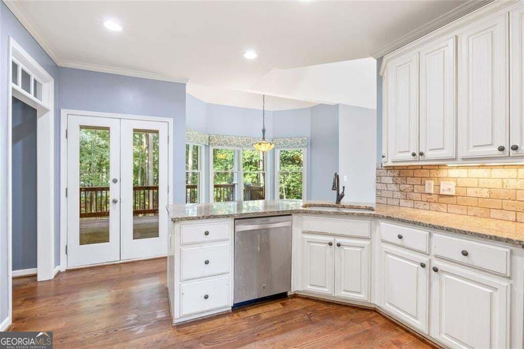 5 bedroom, 3.5 bathroom, 4,432 sq ft single family residence for sale at 395 Amberbrook Circle, Grayson, GA 30017 — photo 10