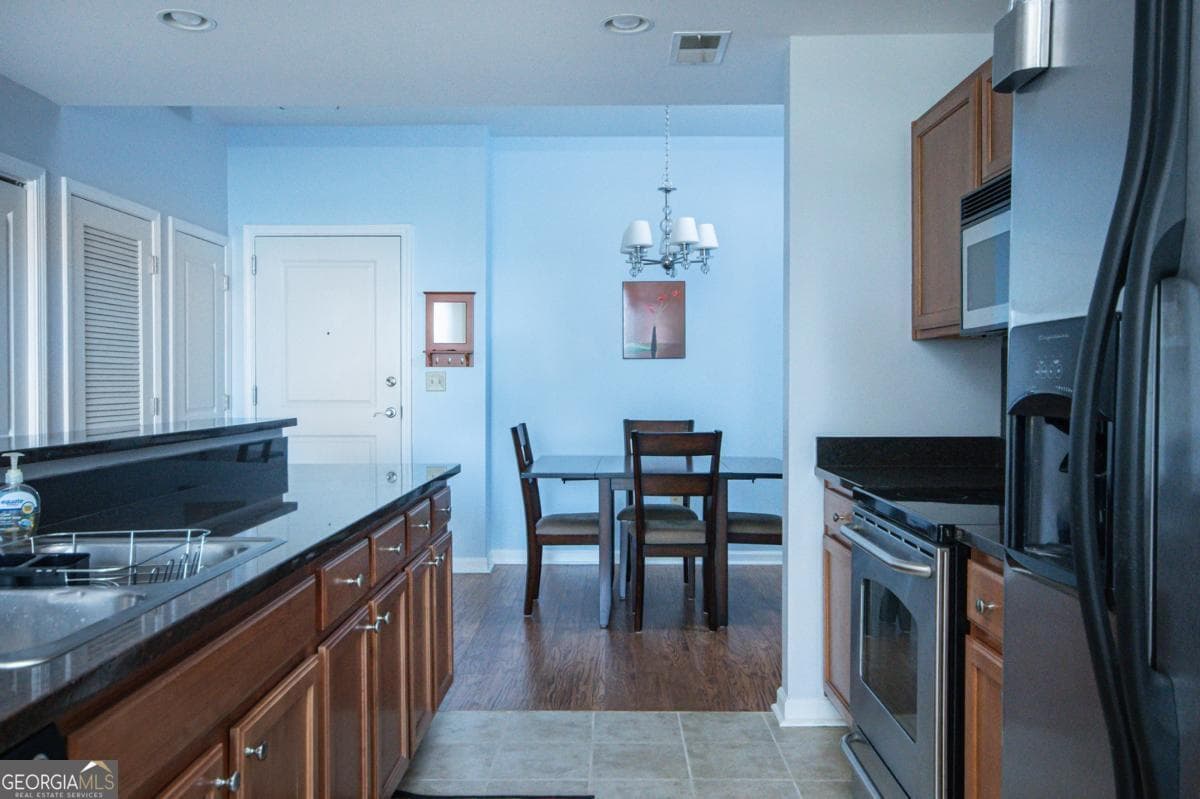 1 bedroom, 1 bathroom, 800 sq ft condominium for sale at 3040 Peachtree Road 507, Atlanta, GA 30305 — photo 6