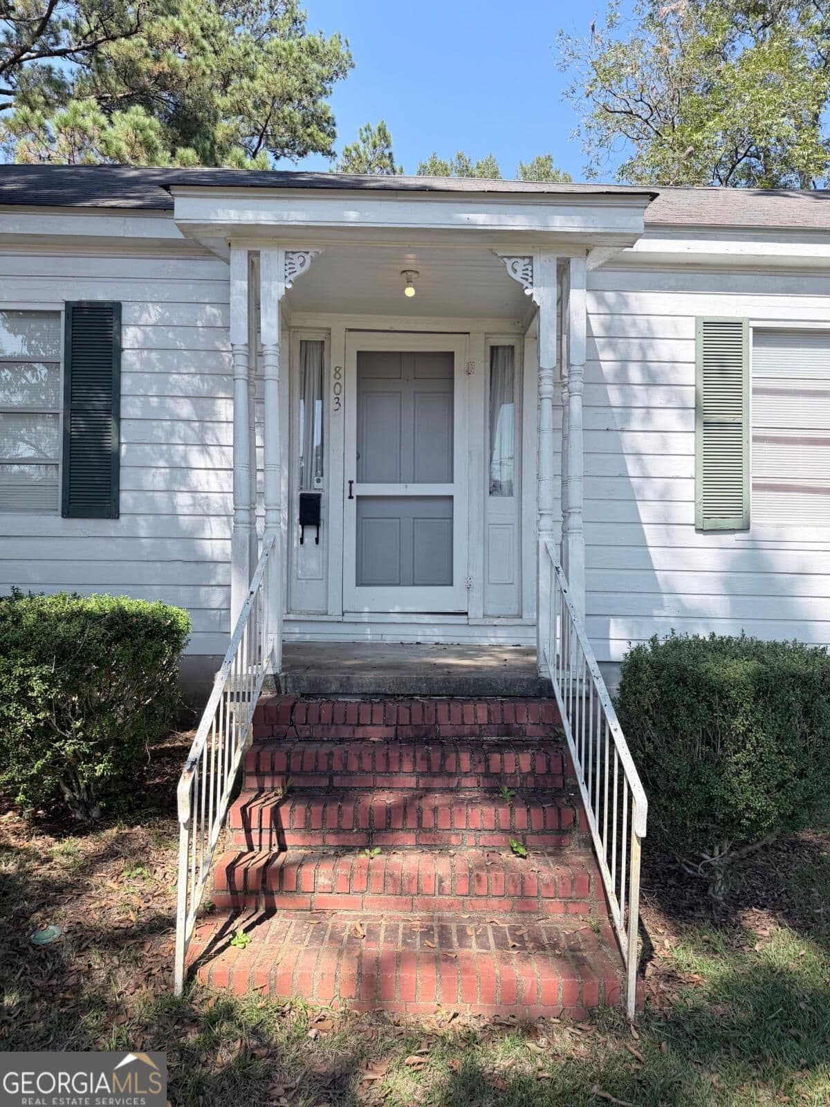 2 bedroom, 1 bathroom, 1,302 sq ft single family residence for sale at 803 W Charlton Street, Milledgeville, GA 31061 — photo 2