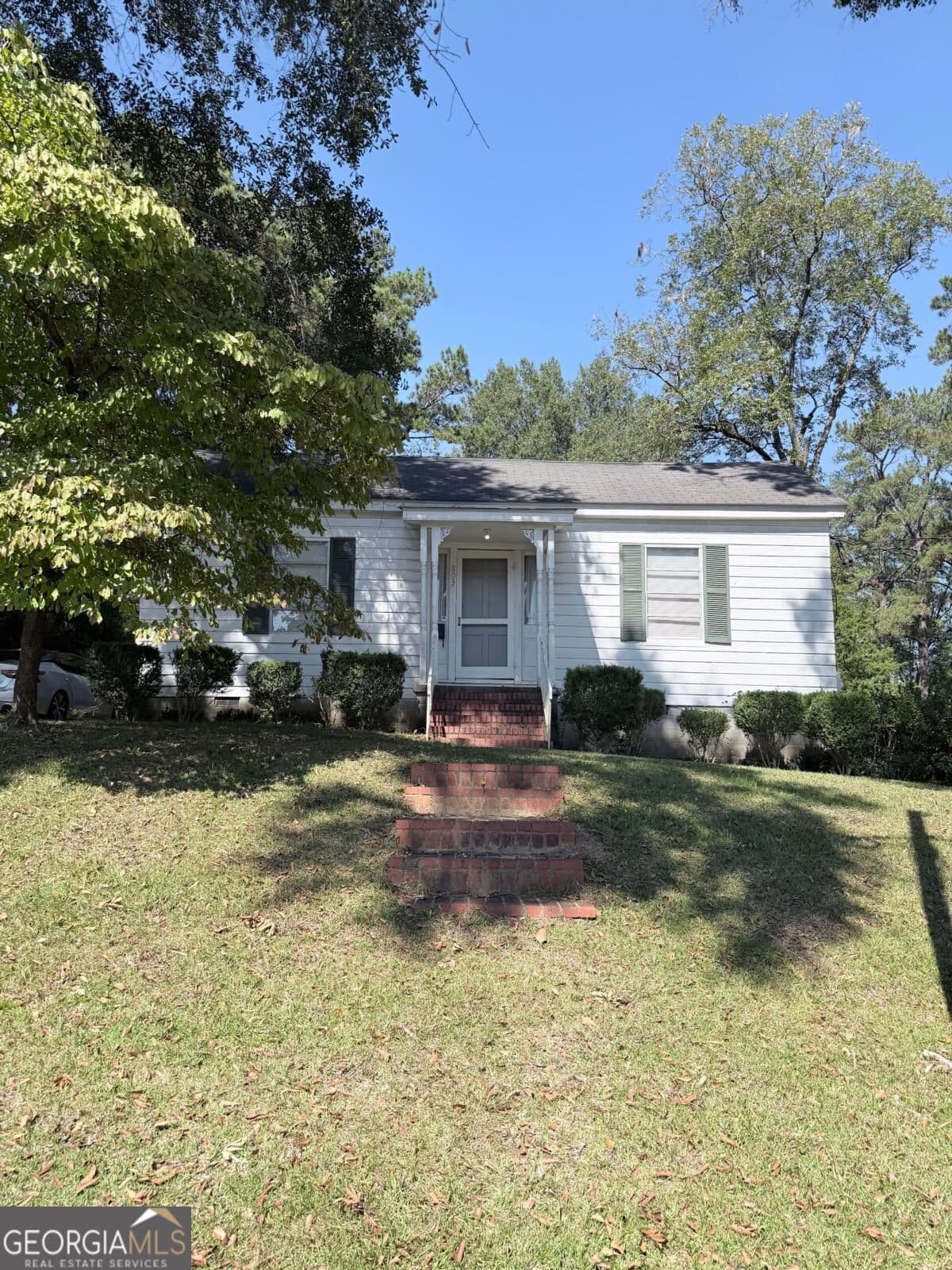 2 bedroom, 1 bathroom, 1,302 sq ft single family residence for sale at 803 W Charlton Street, Milledgeville, GA 31061 — photo 1 of 39