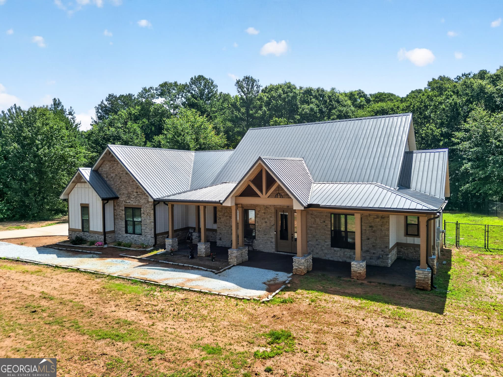 3 bedroom, 2 bathroom, 2,454 sq ft single family residence for sale at 289 Maple Drive, Williamson, GA 30292 — photo 2