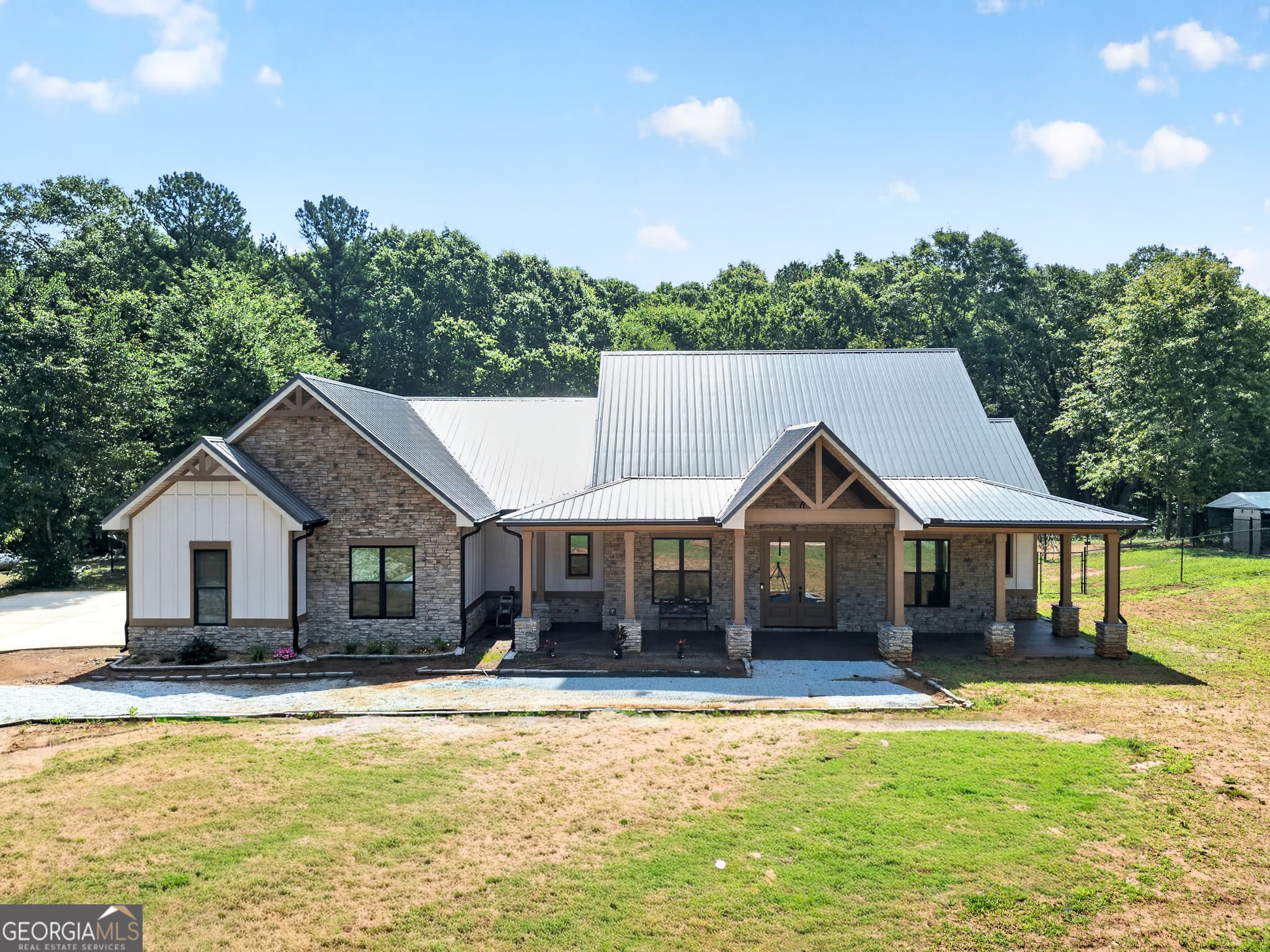 3 bedroom, 2 bathroom, 2,454 sq ft single family residence for sale at 289 Maple Drive, Williamson, GA 30292 — photo 1 of 67