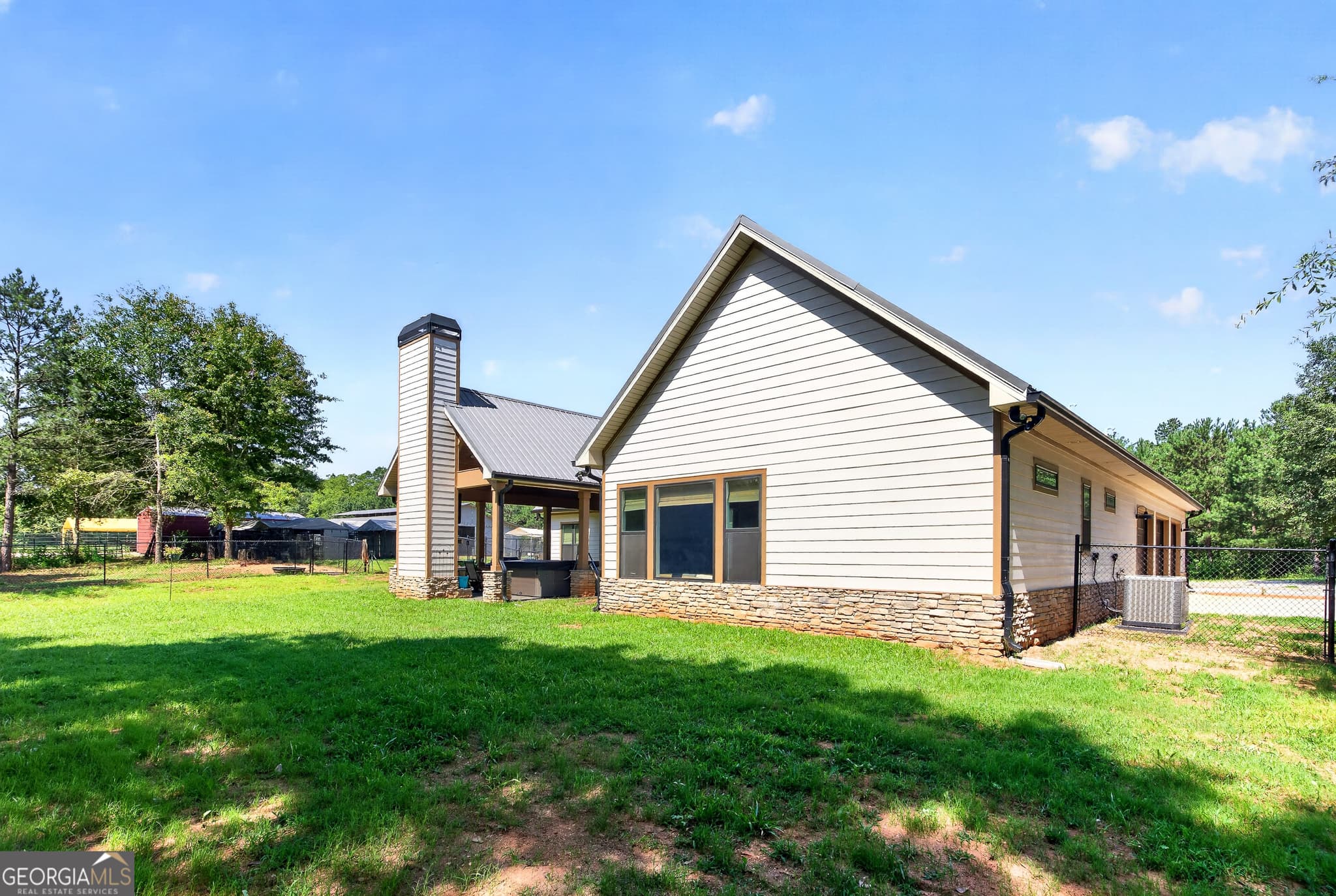 3 bedroom, 2 bathroom, 2,454 sq ft single family residence for sale at 289 Maple Drive, Williamson, GA 30292 — photo 8