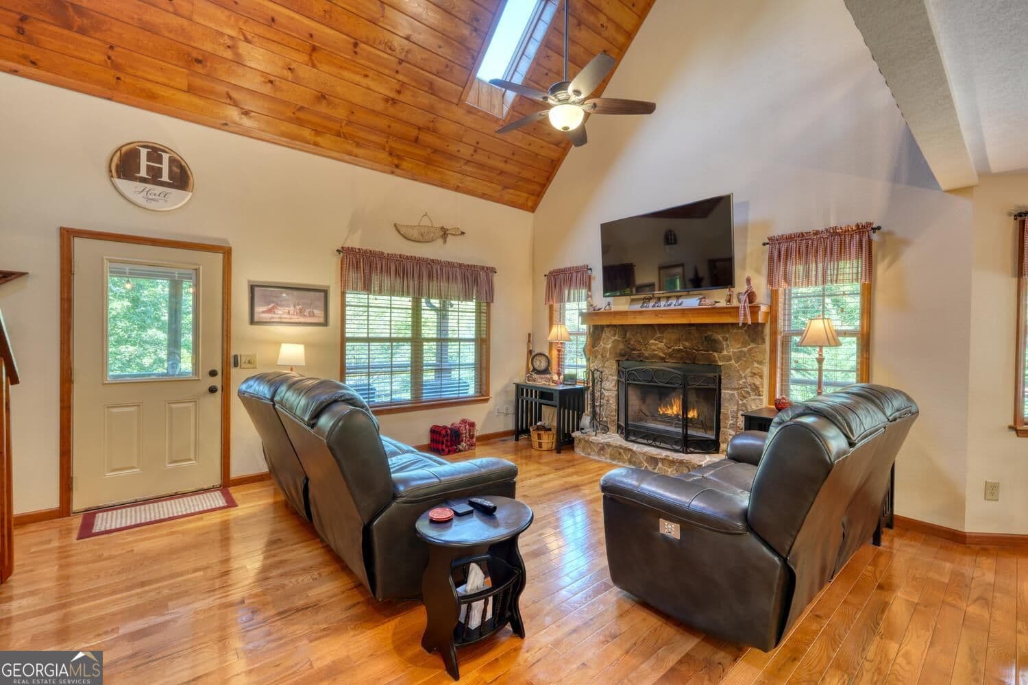 3 bedroom, 3.5 bathroom, 1,893 sq ft cabin,single family residence under contract at 6132 Ruth Drive, Young Harris, GA 30582 — photo 6
