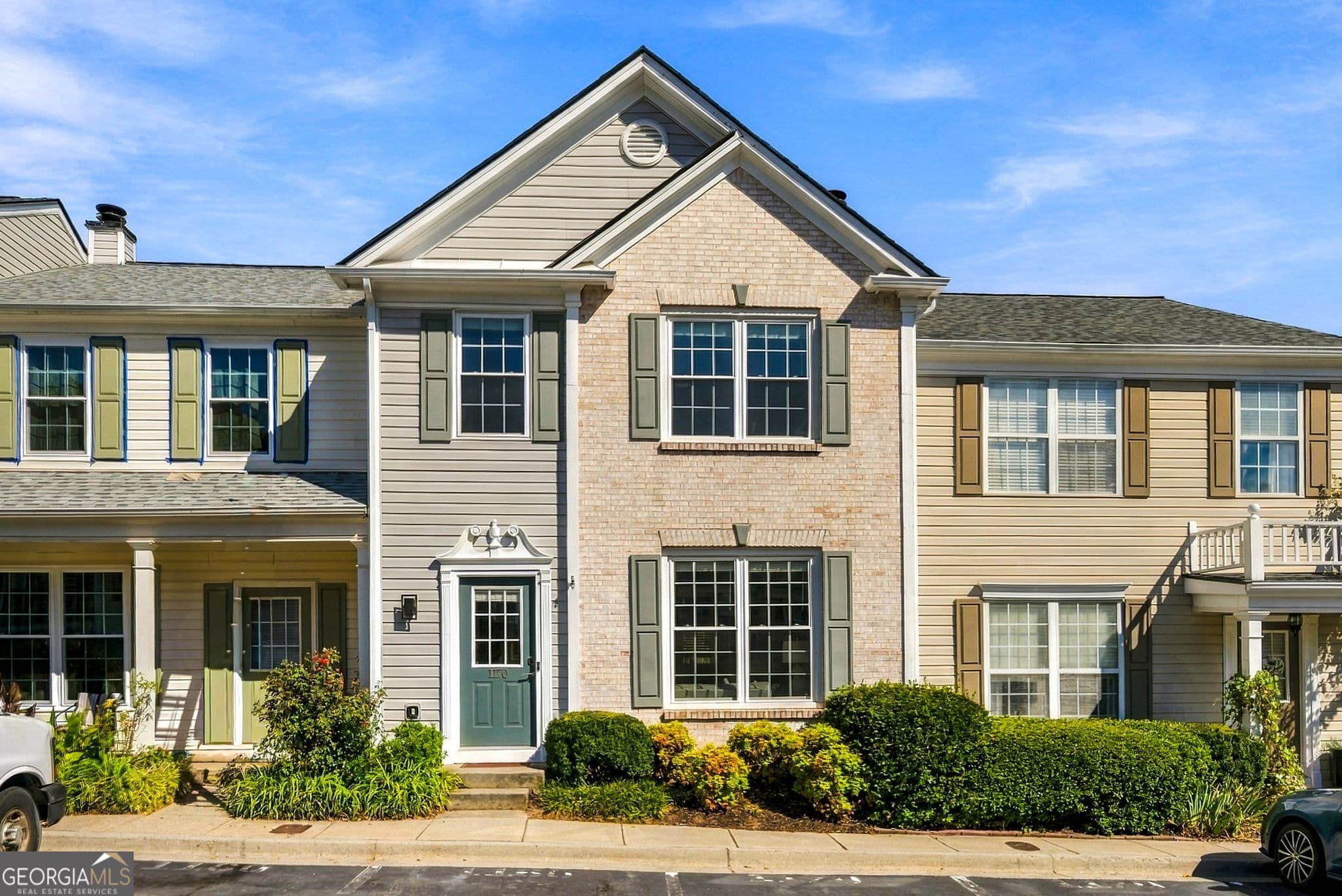 3 bedroom, 2.5 bathroom, 1,370 sq ft townhouse for sale at 1170 Kilmington Court, Alpharetta, GA 30009 — photo 1 of 40