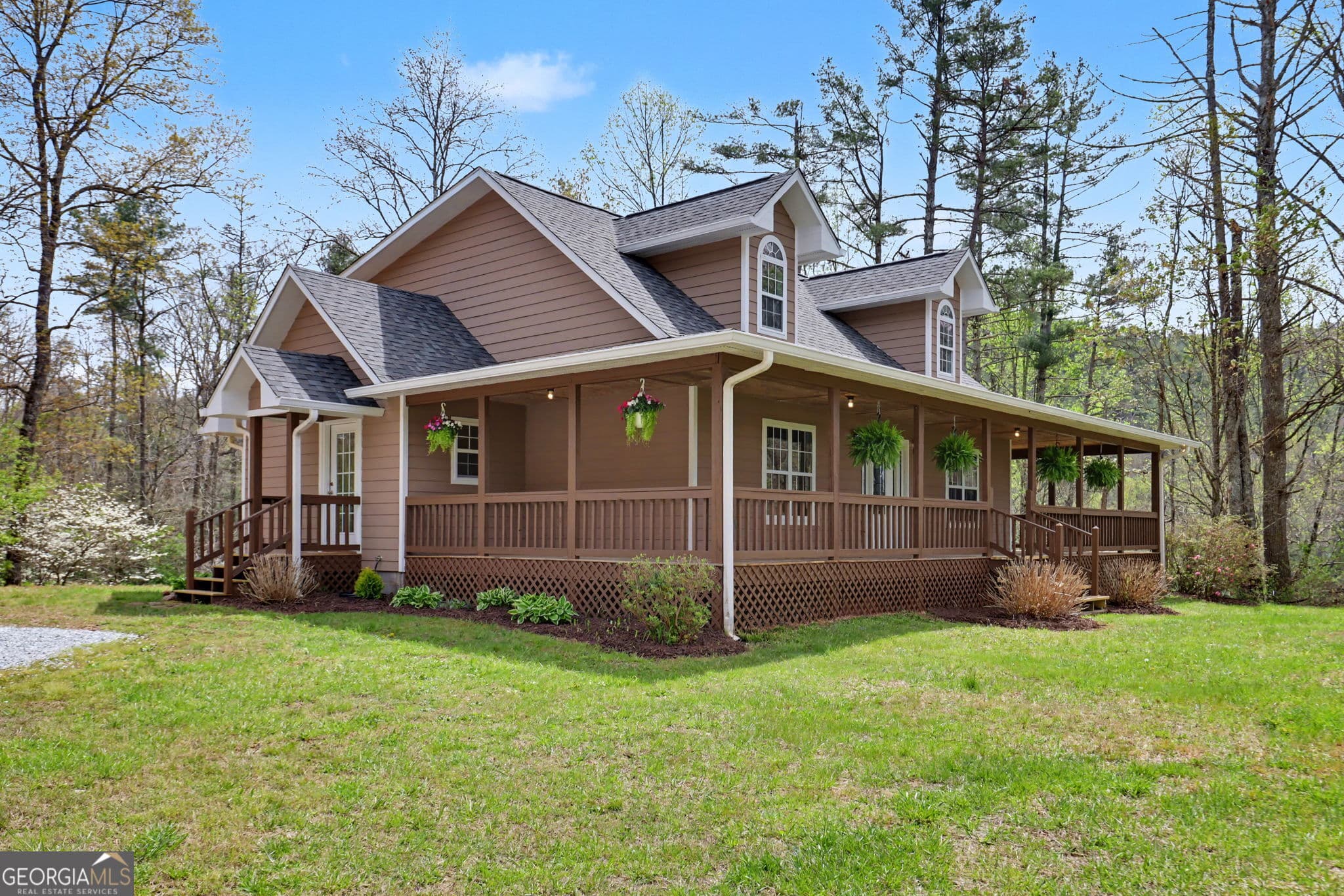 3 bedroom, 2.5 bathroom, 1,712 sq ft single family residence for sale at 7778 Warwoman Road, Clayton, GA 30525 — photo 2