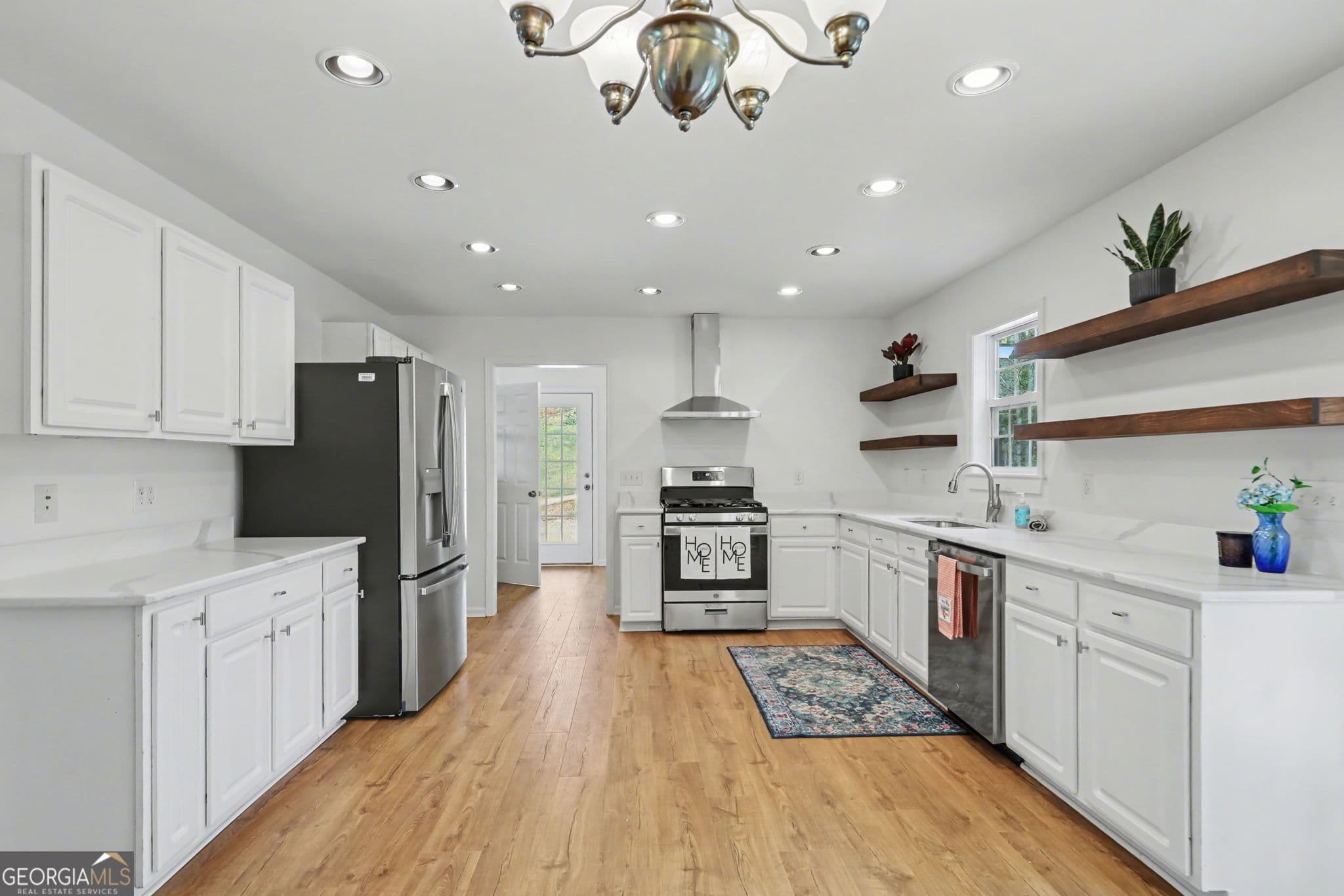 3 bedroom, 2.5 bathroom, 1,712 sq ft single family residence for sale at 7778 Warwoman Road, Clayton, GA 30525 — photo 5