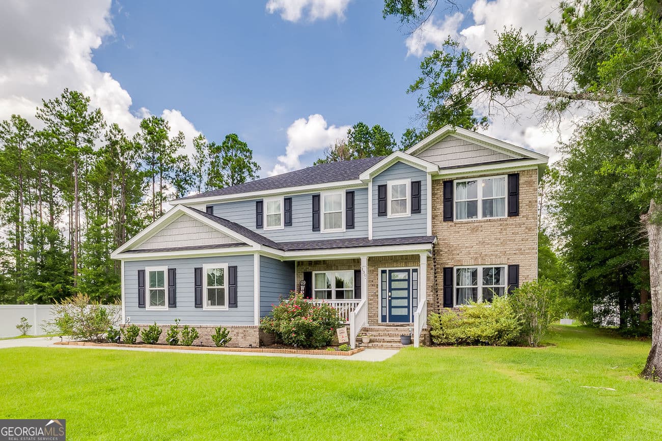 5 bedroom, 3 bathroom, 3,301 sq ft single family residence for sale at 130 Sapphire Circle, Guyton, GA 31312 — photo 2