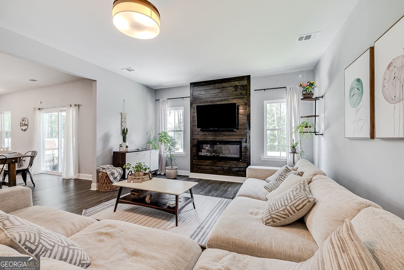 5 bedroom, 3 bathroom, 3,301 sq ft single family residence for sale at 130 Sapphire Circle, Guyton, GA 31312 — photo 8