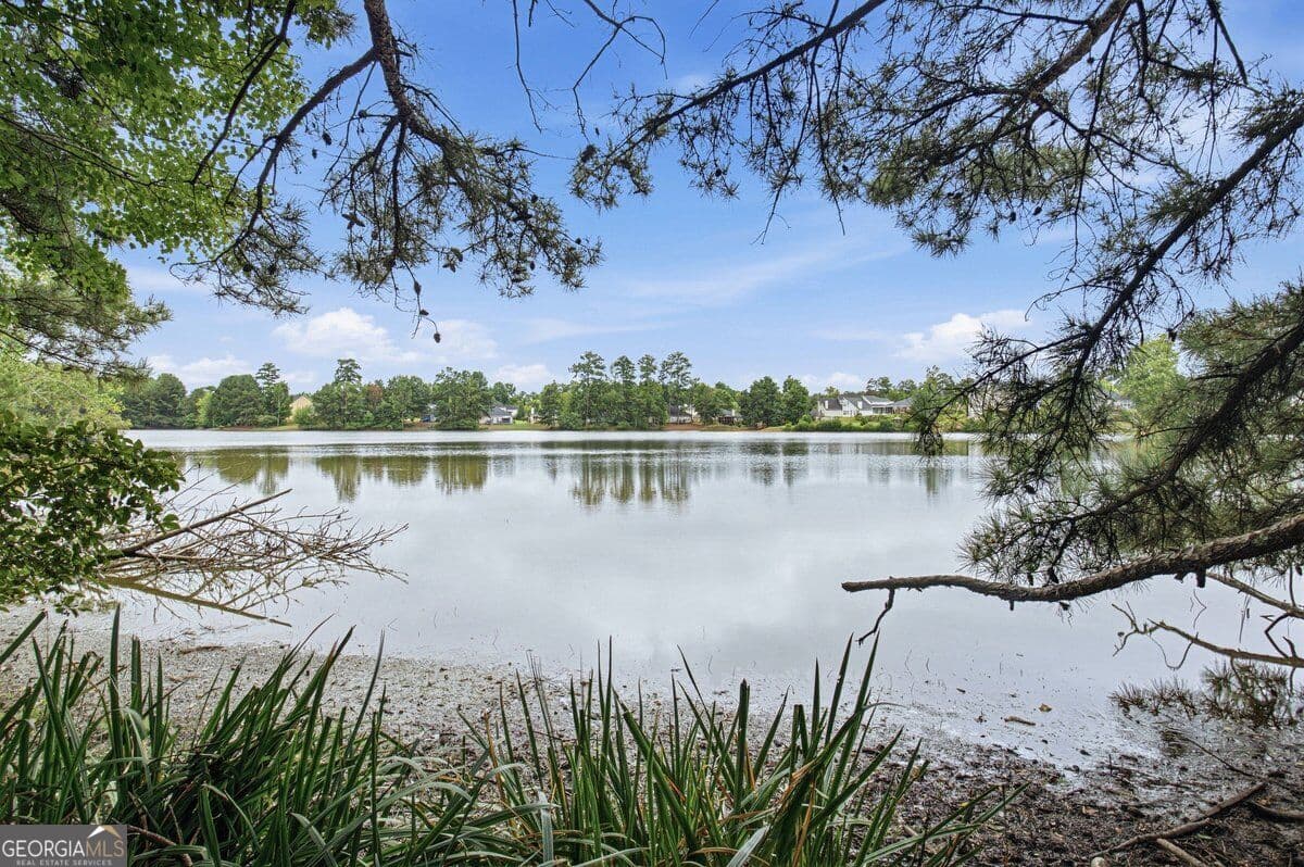 3 bedroom, 2 bathroom, 1,508 sq ft single family residence for sale at 935 Lakeside Circle, Covington, GA 30016 — photo 7