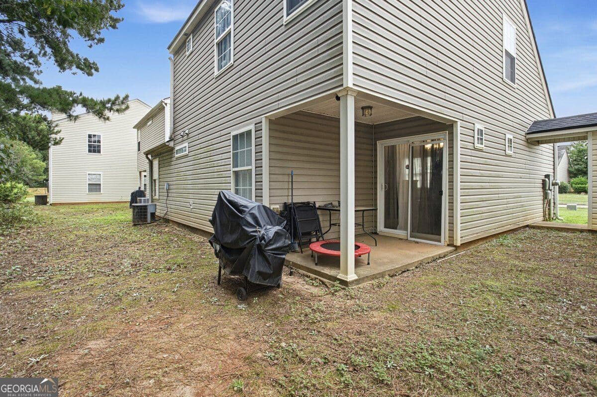 3 bedroom, 2 bathroom, 1,508 sq ft single family residence for sale at 935 Lakeside Circle, Covington, GA 30016 — photo 5
